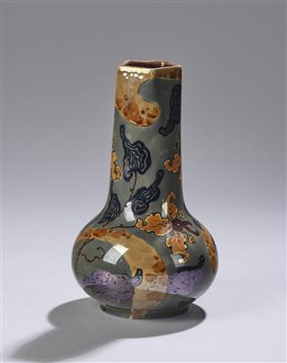 Vase "Pergamon", Modellnummer: 5614, Ernst Wahliss, Turn-Wien, um 1918 - Kleinode des Jugendstils & Angewandte Kunst des 20. Jahrhunderts