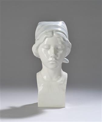 Büste einer jungen Frau mit Kopftuch, Modellnummer: 1549, Bing  &  Grondahl, Kopenhagen, Ausführung: 1902-1930 - Secese a umění 20. století