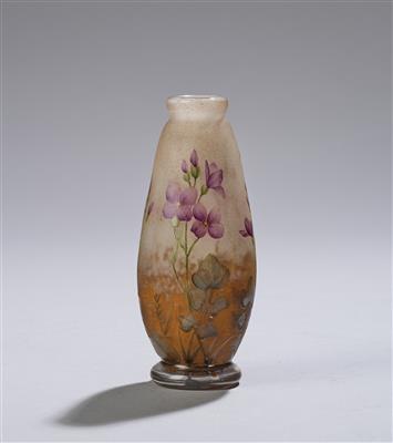 Kleine Vase "Cardamine pratensis", Daum, Nancy, um 1904 - Kleinode des Jugendstils und angewandte Kunst des 20. Jahrhunderts