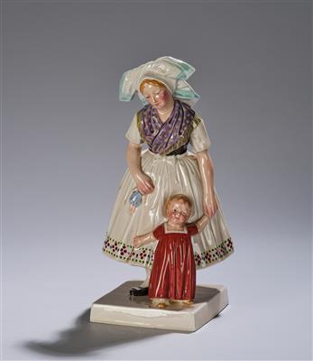 Mutter mit Kind in ländlicher Tracht, Villeroy  &  Boch, Mettlach, bis ca. 1934 - Secese a umění 20. století