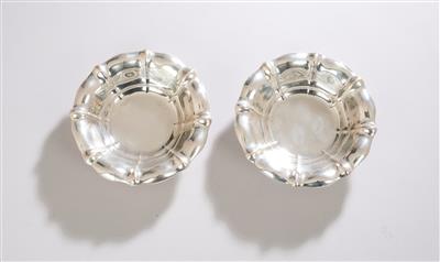 Paar rund fassonierte Silberschalen auf vier Kugelfüßen, Firma Sandrik, Tschechoslowakei, um 1920 - Secese a umění 20. století