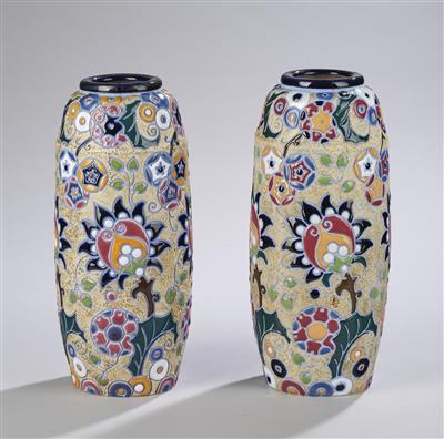 Paar Vasen mit Floraldekor aus der Campina Serie, Amphora Werke Riessner, Stellmacher  &  Kessel, Thurn, 1918-38 - Jugendstil and 20th Century Arts and Crafts