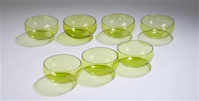 Set aus sieben Dessertschalen aus hellgrünem Glas, Firma Baccarat, Frankreich, Ausführung: nach 1936 - Secese a umění 20. století