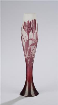 Vase mit Osterglocken, Emile Gallé, Nancy, um 1925 - Kleinode des Jugendstils und angewandte Kunst des 20. Jahrhunderts