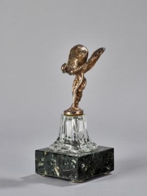 "Flying Lady", Silberfigur, nach dem Entwurf von Charles Sykes für die Rolls Royce Kühlerfigur "Spirit of Ecstasy", Wien, ab Mai 1922 - Jugendstil e arte applicata del XX secolo