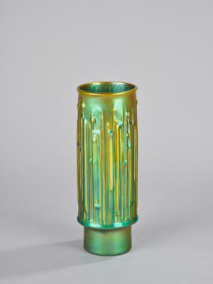 János Török (1932-1996), Vase mit geometrisch-abstraktem Dekor, Entwurf: um 1950, Firma Zsolnay, Pécs - Jugendstil e arte applicata del XX secolo