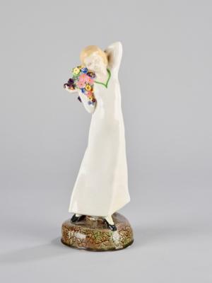 Mädchen mit Blumen, Modellnummer: 1137, Wiener Kunstkeramische Werkstätte, um 1914 - Jugendstil and 20th Century Arts and Crafts