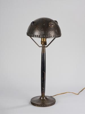 Tisch- bzw. Kaminlampe aus gehämmertem Metall, Entwurf: um 1900 - Jugendstil e arte applicata del XX secolo