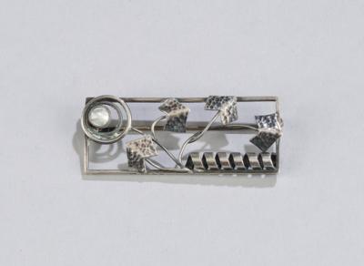 Elfriede Berbalk, a silver brooch with stylised floral motifs and mother-of-pearl blossom, Vienna, as of May 1922 - Secese a umění 20. století