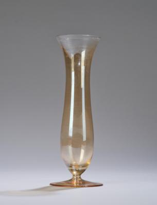 A footed vase, attributed to Josef Hoffmann, designed in around 1923, executed by J. & L. Lobmeyr, Vienna - Secese a umění 20. století