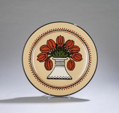 A large wall plate with depiction of tulips in a vase, Staatliche Majolika Manufaktur Karlsruhe, c. 1930 - Secese a umění 20. století