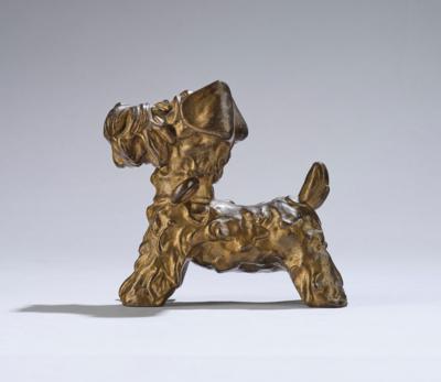 Ida Meisinger zugeschrieben, stehender Terrier mit Halsband (große Öse), Modellnummer: 5937, Entwurf: ca. 1929 für Wiener Manufaktur Friedrich Goldscheider - Kleinode des Jugendstils & Angewandte Kunst des 21. Jahrhunderts