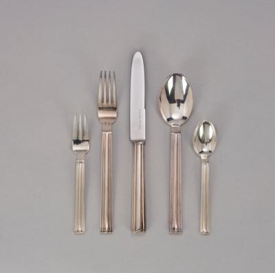 Otto Prutscher, a six-piece cutlery service (30 elements), "Noble-Line" (model: "Imperial"), designed in around 1920, executed by Berndorf, with original box - Jugendstil e arte applicata del XX secolo