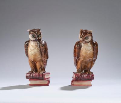 A pair of book ends in the form of owls perched on books, Steffl Keramik, Vienna, c. 1920 - Jugendstil e arte applicata del XX secolo