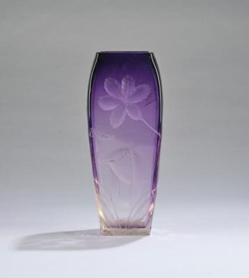 A vase with floral motifs, Moser Karlsbad, form: 1899-1900 - Jugendstil and 20th Century Arts and Crafts