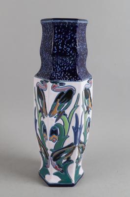 A vase with birds and floral motifs, designed in the manner of Max von Jungwirth, the pattern designed in c. 1909/10, executed by Amphora Werke, Riessner, Stellmacher & Kessel, Thurn, Czechoslovakia, 1918-38 - Jugendstil e arte applicata del XX secolo