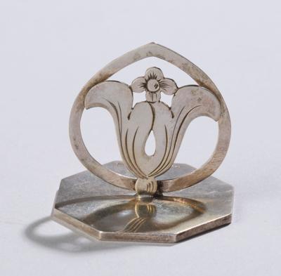 Vinzenz Carl Dub, a silver place card holder with floral pattern, Vienna, as of May 1922 - Jugendstil e arte applicata del XX secolo