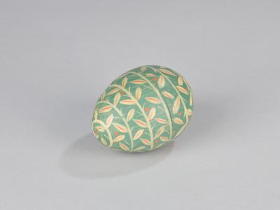 A painted two-piece wooden egg, c. 1910/20 - Jugendstil and 20th Century Arts and Crafts