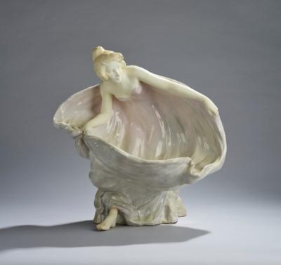 Ernst Borsdorf, a large female figure with flowing garments in the form of a serving dish, Wiener Emailfarbenwerk Schauer & Co, designed in around 1900-1904 - Jugendstil e arte applicata del XX secolo