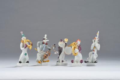 Peter Strang, fünf Figuren aus der Serie der "Musikclowns", Modell: 1993-94, Ausführung: Porzellanmanufaktur Meissen - Kleinode des Jugendstils & Angewandte Kunst des 20. Jahrhunderts