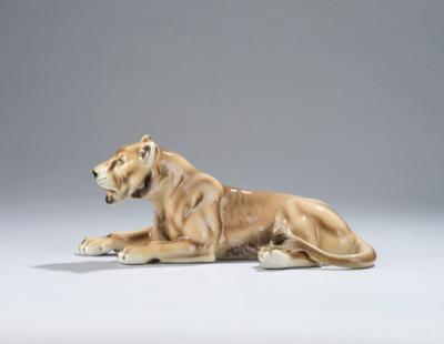 Rudolf Chocholka, a lioness, model number 1795, Keramos, Vienna, as of c. 1950 - Secese a umění 20. století