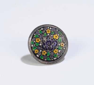 A round silver brooch with floral enamel decor, attributed to Hermann Häussler, Theodor Fahrner, Pforzheim, c. 1914. A comparable brooch was presented at the Werkbund exhibition in Cologne in 1914. - Jugendstil and 20th Century Arts and Crafts