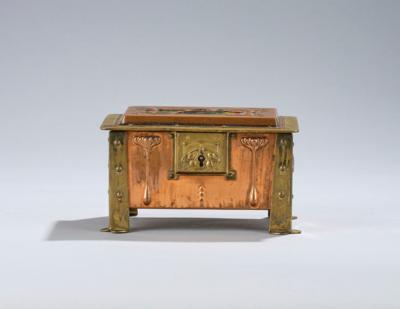 A jewellery box made of copper with brass elements, floral motifs and enamelling, c. 1900/15 - Secese a umění 20. století