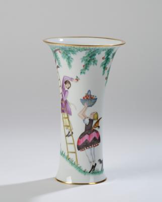 A vase "Apple Harvest", Vienna Porcelain Manufactory Augarten, c. 1934 - Jugendstil e arte applicata del XX secolo