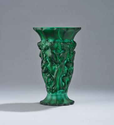 Vase mit bacchantischem Reigen, Heinrich Hoffmann bzw. Firma Curt Schlevogt, Gablonz, Form und Dekor: um 1932, Entwurf: wohl Frantisek Pazourek - Kleinode des Jugendstils & Angewandte Kunst des 20. Jahrhunderts