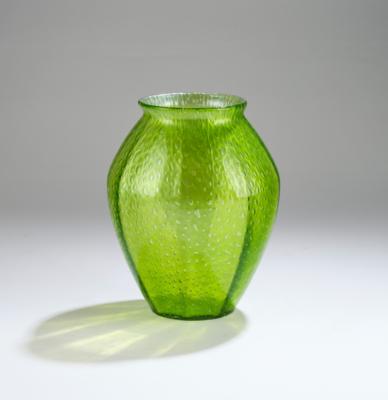 A vase with pearl glass decor, Johann Lötz Witwe, Klostermühle 1912 - Secese a umění 20. století