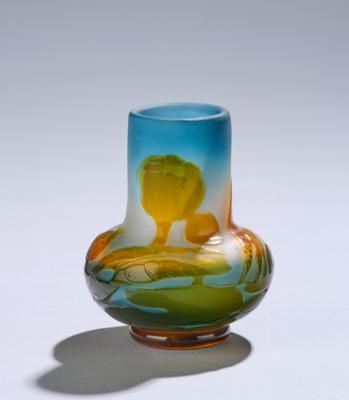 Vase mit Seerosen und Pfeilkraut, Emile Gallé, Nancy, um 1905/10 - Kleinode des Jugendstils & Angewandte Kunst des 20. Jahrhunderts