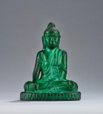 Buddha-Statue aus der Serie 'Ingrid', Firma Curt Schlevogt, Gablonz, Glasschmelze und Pressvorgang Firma Josef Riedel, Polaun, 1934-1939 - Kleinode des Jugendstils & Angewandte Kunst des 20. Jahrhunderts