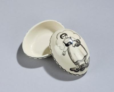 A lidded box in the form of an egg with depiction of a female figure with basket, Vereinigte Wiener und Gmundner Keramik, 1913-23 - Secese a umění 20. století