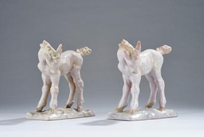 Elsa Bach (1899-1951), two foals on pedestals (can be used as bookends), model number 4234, designed in around 1936, executed by Karlsruher Majolika Manufaktur - Jugendstil and 20th Century Arts and Crafts