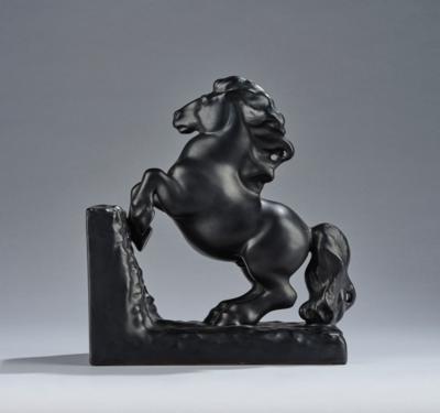 Michael Powolny, a bookend with a horse, model number: 1284, designed in around 1910, later execution, probably Gmundner Keramik - Jugendstil e arte applicata del XX secolo