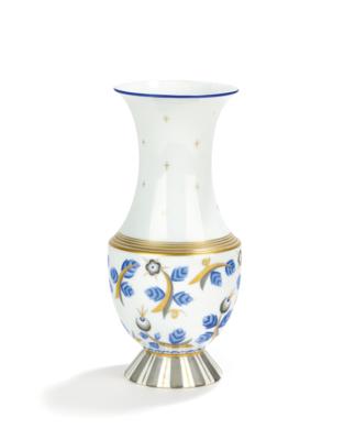 Otto Prutscher (Vienna, 1880-1949), a vase with blue paintwork (hops-like fruit in blue tones), form number: 526, pattern number: 5217, designed in 1925, executed by Vienna Porcelain Factory Augarten, before WWII. - Jugendstil e arte applicata del XX secolo