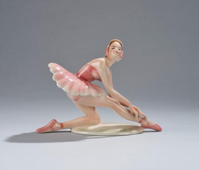 Stephan Dakon (1904-1992), a female dancer, model number 2125, Keramos, Vienna, as of c. 1950 - Jugendstil and 20th Century Arts and Crafts