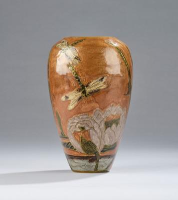 Vase in japonisierendem Stil mit emaillierten Libellen und Seerosen - Kleinode des Jugendstils & Angewandte Kunst des 20. Jahrhunderts