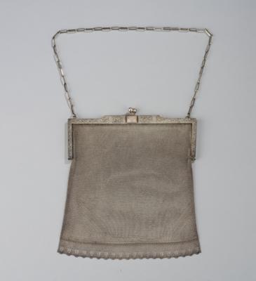 An evening bag with a silver bow, floral motifs and a moonstone, Vienna, as of May 1922 - Jugendstil e arte applicata del XX secolo