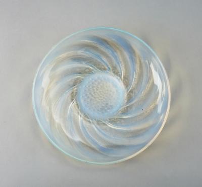 An assiette (plate) "Poissons", designed in 1931, René Lalique, Wingen-sur-Moder - Secese a umění 20. století