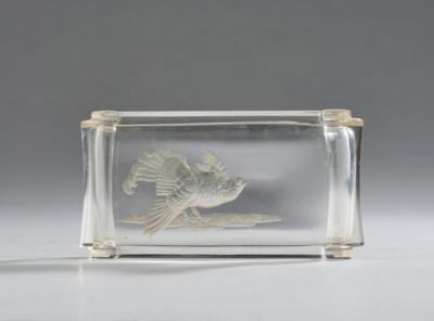 A glass bowl with a chicken, cf Otto Hofner and Marie Zeiller-Uchatius, designed before 1903 for the Winter Exhibition of the Museum of Art and Industry, Vienna, 1903/04, executed by J. & L. Lobmeyr, Vienna - Jugendstil e arte applicata del XX secolo