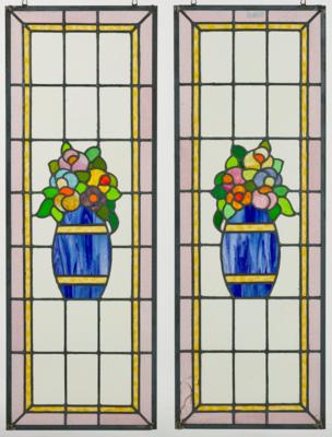 Glastür in zwei Teilen in Bleiverglasung mit blumenbestückten Vasen, um 1900/1920 - Kleinode des Jugendstils & Angewandte Kunst des 20. Jahrhunderts