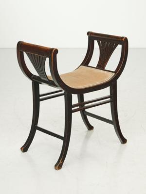 Gondelhocker ("Causeuse"), Modellnummer: 6623, Modell: vor 1911, Ausführung: Firma Gebrüder Thonet, Wien - Kleinode des Jugendstils & Angewandte Kunst des 20. Jahrhunderts