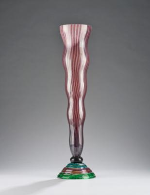 A tall vase in the manner of Murano - Jugendstil e arte applicata del XX secolo