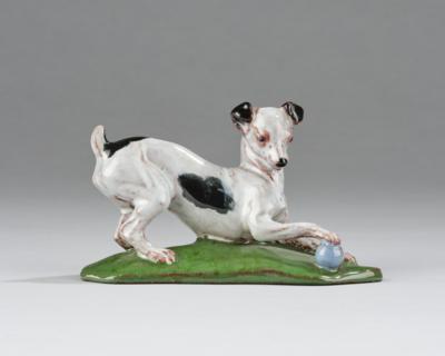 Hund mit Ball spielend, Modellnummer: 941, Gmundner Keramik, um 1917-23 - Kleinode des Jugendstils & Angewandte Kunst des 20. Jahrhunderts