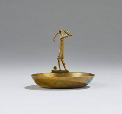 Karl Hagenauer (?), an ashtray with golf player, model number 2206 BS, first executed in 1929, executed by Werkstätte Hagenauer, Vienna - Jugendstil e arte applicata del XX secolo