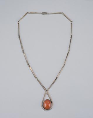 A chain and pendant made of 800 silver set with a carnelian, ORNO, Warsaw, c. 1963-86 - Jugendstil e arte applicata del XX secolo