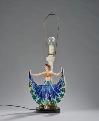 Rosé, Tischlampe: Tänzerin Ruth mit ausgebreitetem Kleid, Modellnummer: 4503, Wiener Manufaktur Friedrich Goldscheider, bis ca. 1941/52 - Kleinode des Jugendstils & Angewandte Kunst des 20. Jahrhunderts