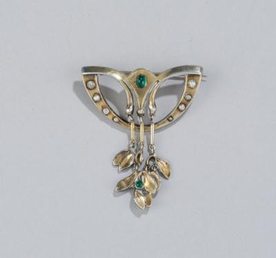 A silver brooch with foliate décor, set with mother-of-pearl and chrysoprase, Austria or Germany, c. 1900 - Jugendstil and 20th Century Arts and Crafts