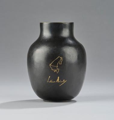 A vase with Meinl signet and the inscription: Julius Meinl, Werkstätten Hagenauer, Vienna - Secese a umění 20. století